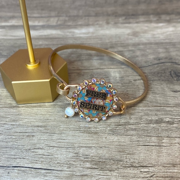 Free spirit hook bracelet - Picture 2 of 3